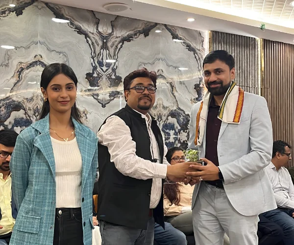 Dr. Sabyasachi Saha receiving a memento at the EUPHORIA GenX Corporate Conclave 2026