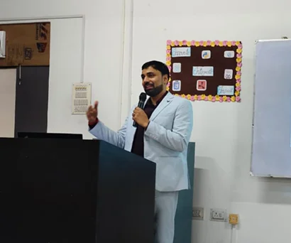 Dr. Sabyasachi Saha speaking on industry readiness and competitive coding at NSHM Knowledge Campus, Durgapur